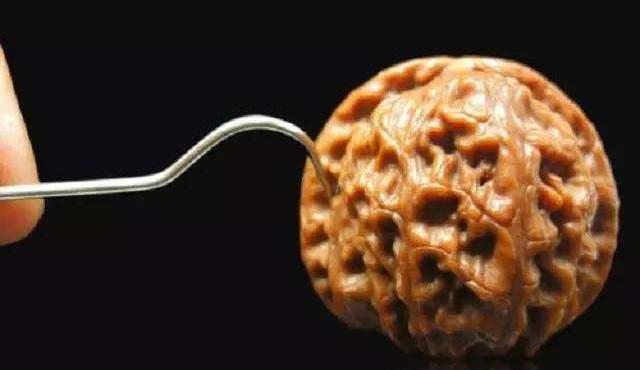 文玩核桃大神级玩法,盘玩一段时间的核桃怎么清洗