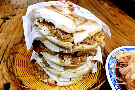 坐着高铁去西安，逛吃逛吃逛吃……