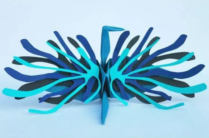 他用3个月时间，折叠了1000只千纸鹤，送给了他最亲爱的姑娘