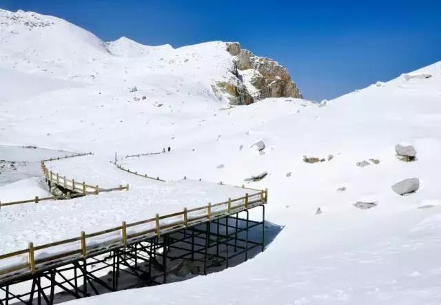一下雪峨眉山就成了仙境,一下雪川西便美成了天堂