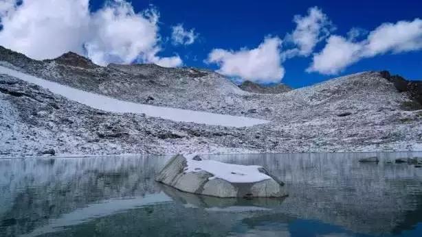 一下雪峨眉山就成了仙境,一下雪川西便美成了天堂