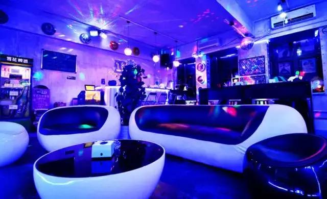 武汉威廉古堡轰趴馆,武汉轰趴