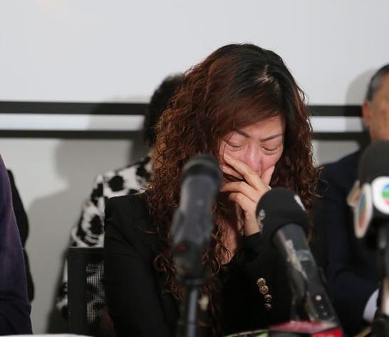 浠栫殑鎮茬棝灏忚,浠栫殑鎮茬棝鍏ㄦ枃