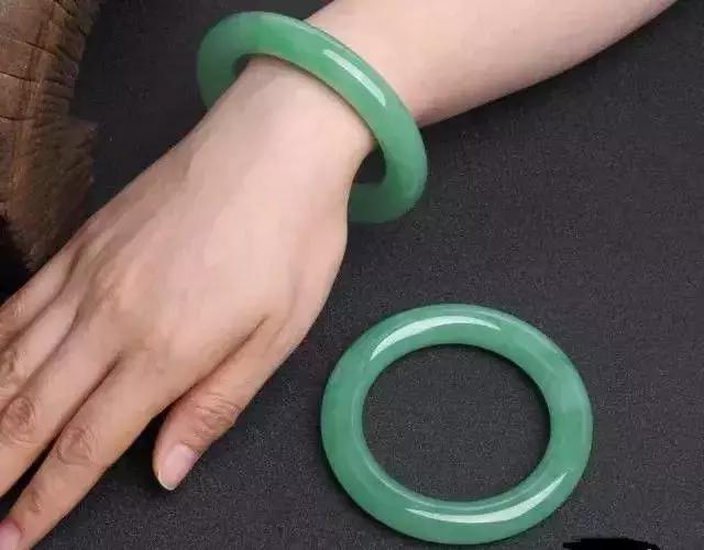 你的翡翠变黄了吗？快来补救！