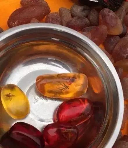 蜜蜡琥珀是真的假的,假琥珀蜜蜡用什么做的