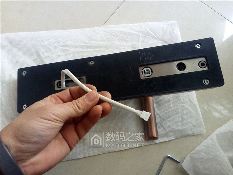 智能门锁拆解步骤,智能门锁拆解图解