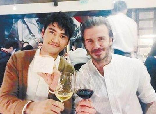 贝克汉姆见到成龙时的反应,贝克汉姆偶像成龙