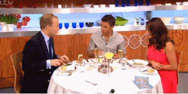 英国礼仪专家教你精致优雅发邮件,英国礼仪专家教人用刀叉