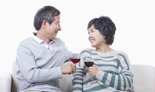 老人白头发怎么调理变黑发,老年人头发细软怎么改善