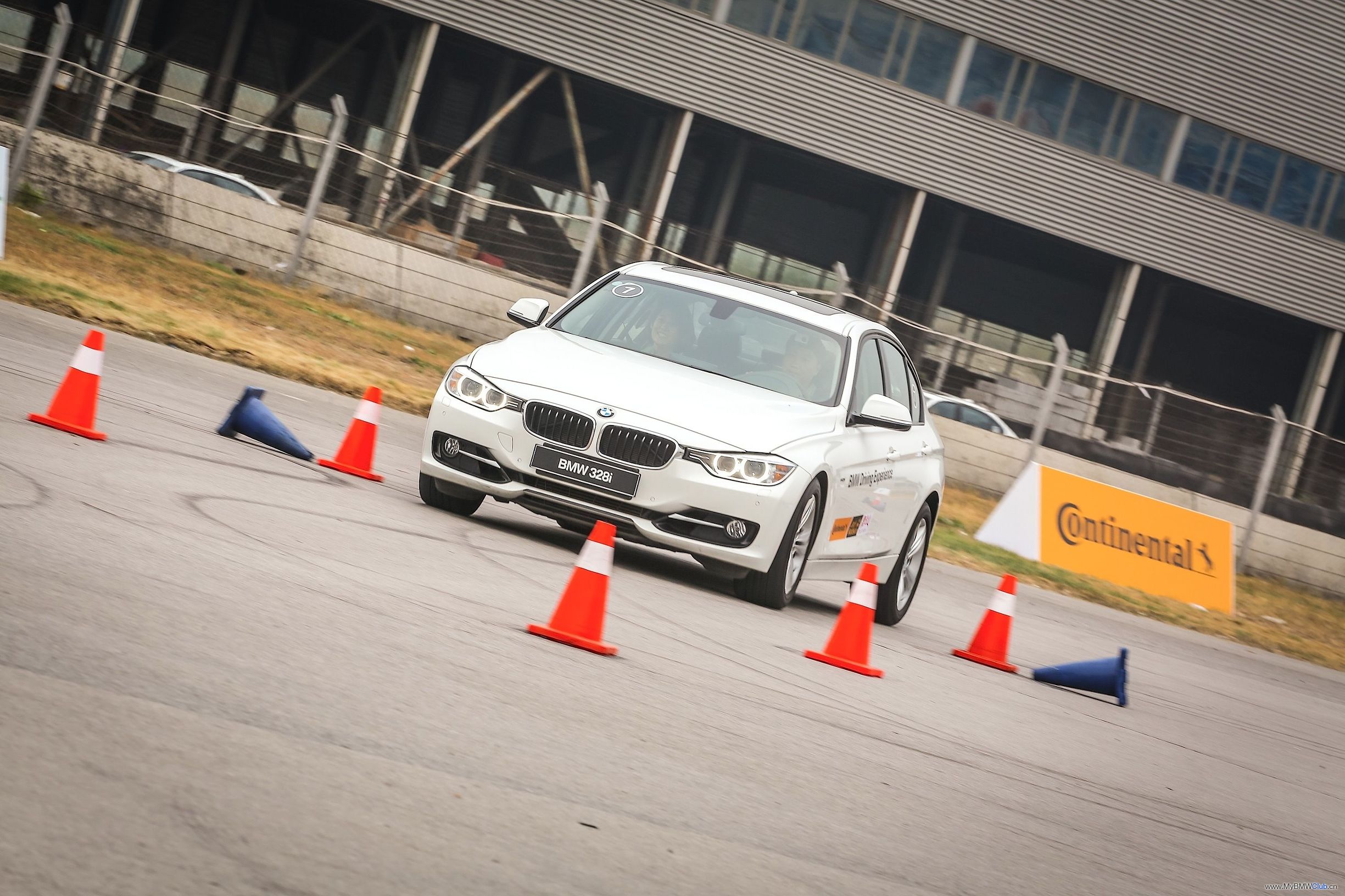 都说宝马操控好是3系好还是5系好,为什么都说宝马操控好运动