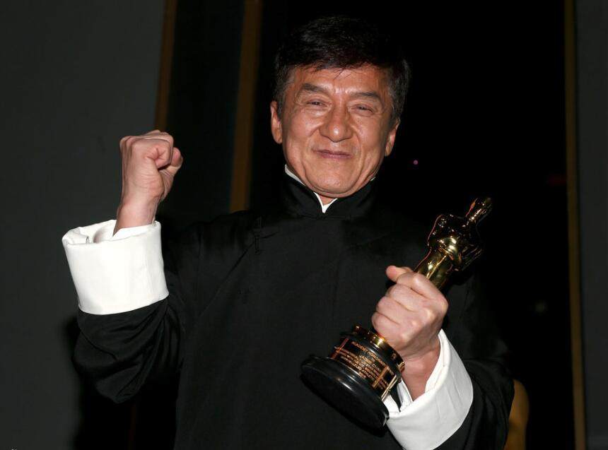 唯一的男性肉弹明星，古龙为他骂哭成龙，今71岁成这样