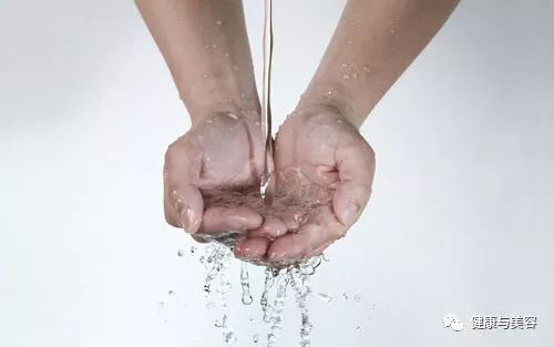 真正的皮肤保养,真正的好皮肤是由内而外的明透感