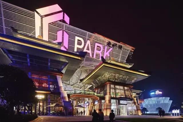 西安圣诞主题街区,与西安城墙的完美相遇