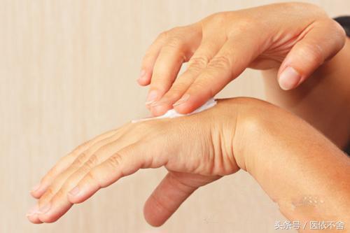 手脚干裂用什么护理霜好得快,防治手脚干裂有良方