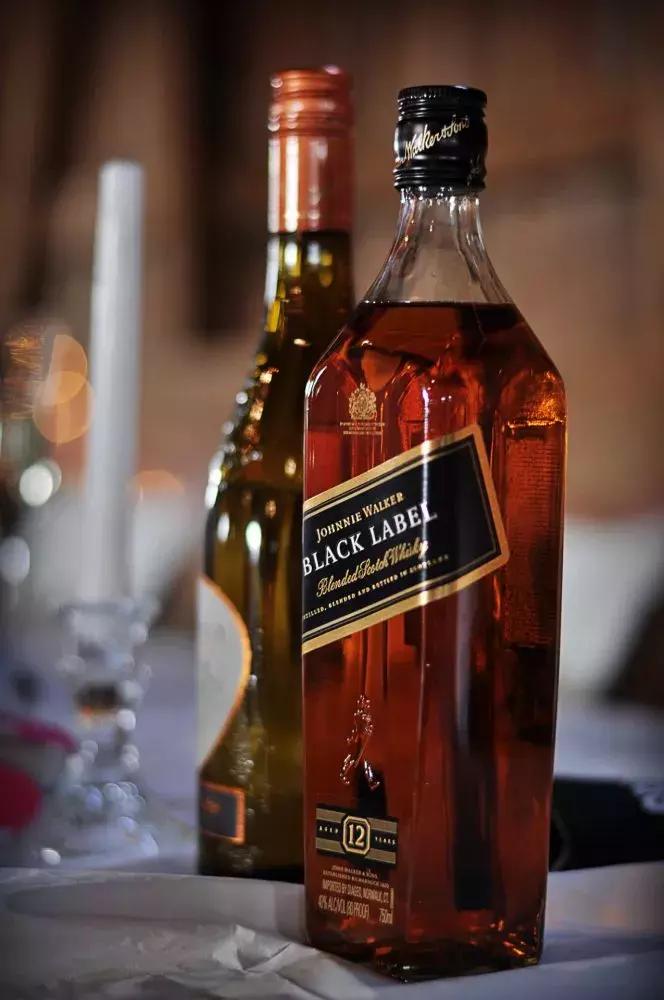 红方和黑方蓝方威士忌的区别,威士忌里黑方红方蓝方有什么区别