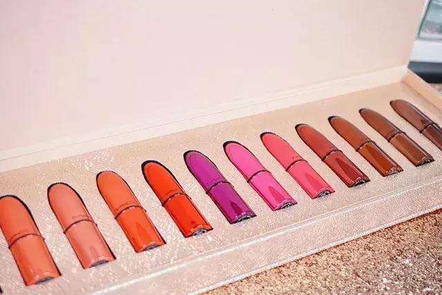 纪梵希搞婚庆，MAC卖寿桃？外国大牌到底对我们的春节有什么误解