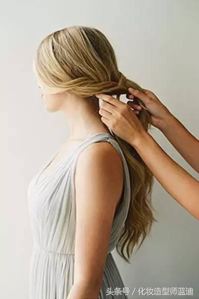 发型这样扎更是高级时尚了,气质款发型扎出去回头率百分百