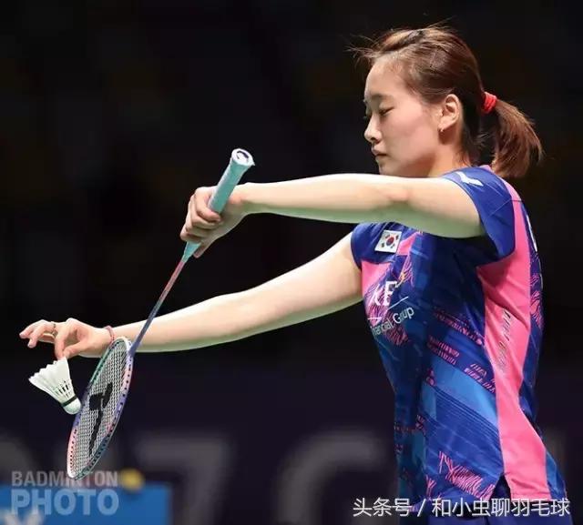 羽毛球拍拉2526磅还是2426磅好,打羽毛球最适合新手的磅数是多少