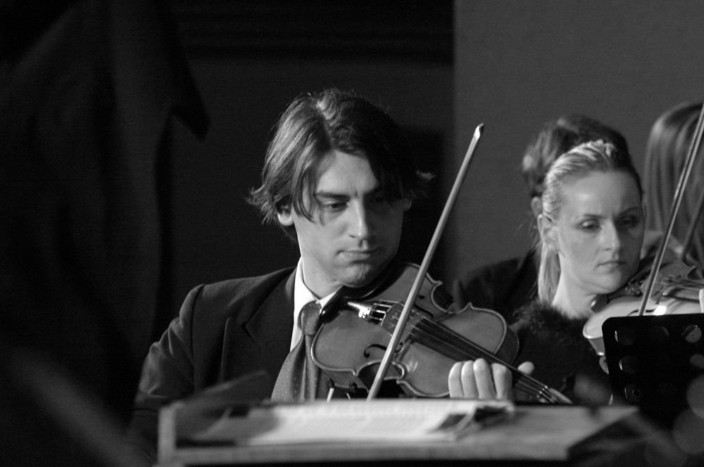 一曲求索、控诉和追问的哀歌，一部人类灵魂生活和精神追求的挽歌