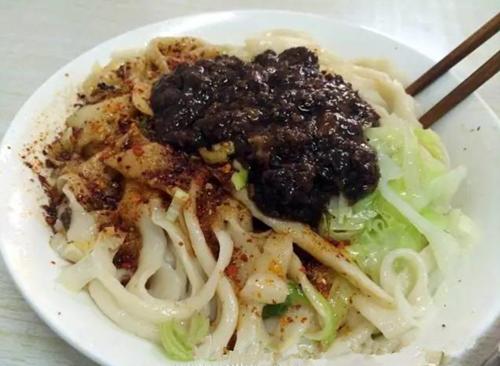 红专南路美食一条街有停车场吗,红专南路老字号美食街