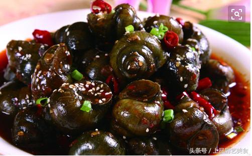 在河边捡田螺炒田螺好吃,炒田螺不带田螺盖的办法