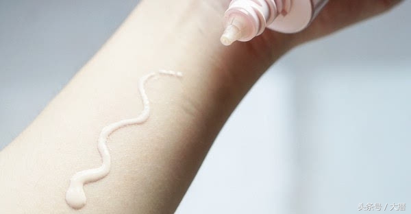 妆前起皮保湿补水推荐,浮妆掉粉脱妆用什么妆前乳