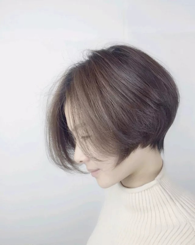 如何剪一款美感十足的波波头发型,剪个简单的波波头简约大气又时尚