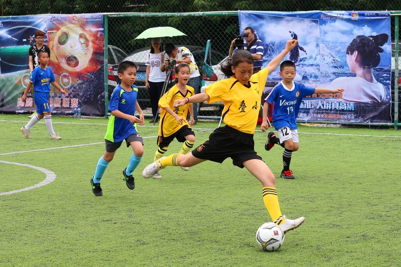 奔跑吧社团争霸赛来袭,奔跑吧足球比赛请来的足球冠军