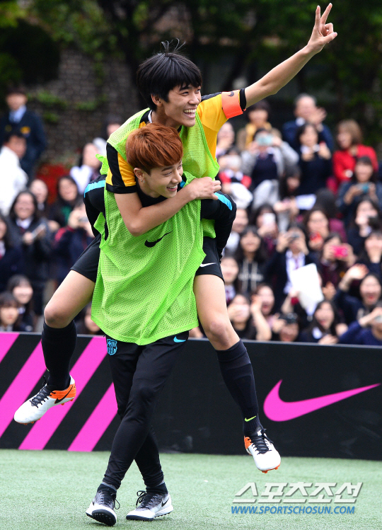 金俊秀李起光,金俊秀出场秀