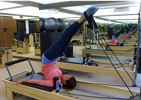 普拉提改善驼背和脖子前倾,改善圆肩驼背普拉提经典36个动作