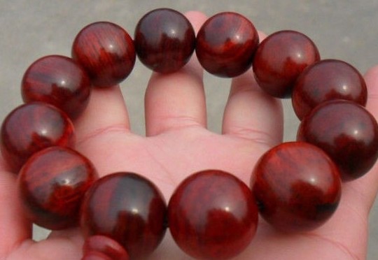 佛珠手串用什么木质最好,木佛珠手串有什么作用和功效