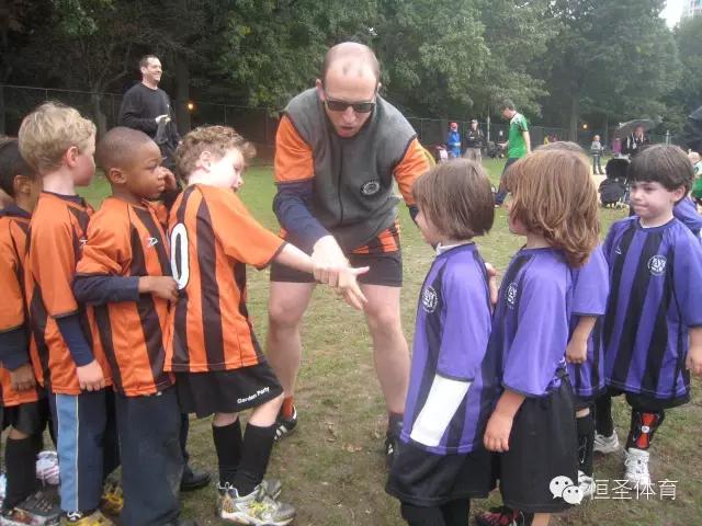 足球教练和体育老师,足球教练与足球老师区别到底在哪