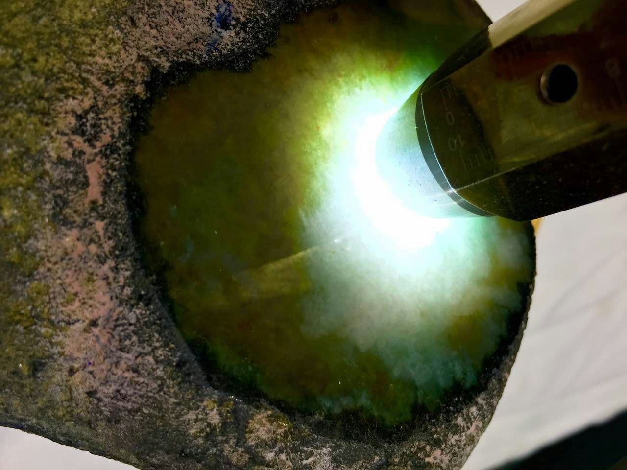 莫西沙场口翡翠,摩西砂黄盐沙翡翠原石