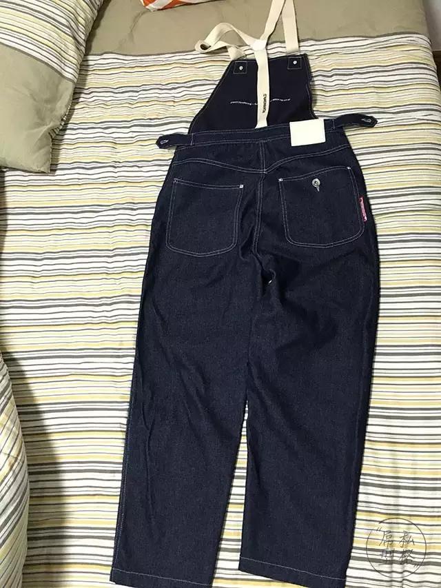 小时候穿背带裤现在穿背带裤,背带裤已经成了潮流