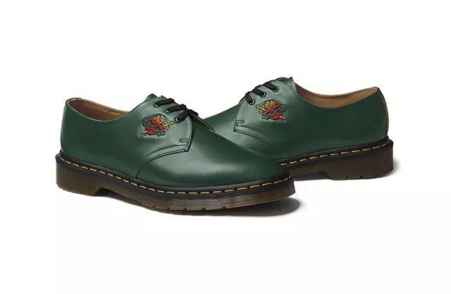 怎么选择一双合适的马丁靴,一双马丁靴的搭配