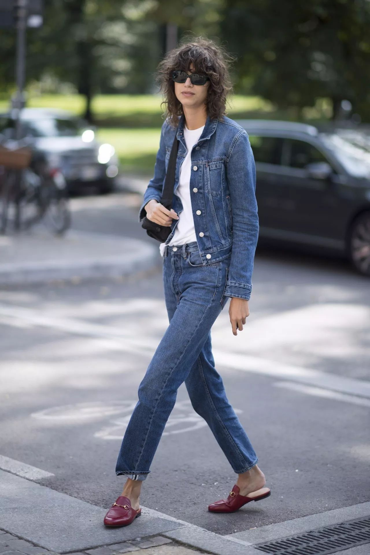 这5双鞋子秋天穿高级又时髦,今年悄悄流行的5双鞋你都知道吗