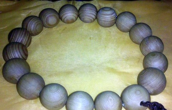 佛珠手串用什么木质最好,木佛珠手串有什么作用和功效