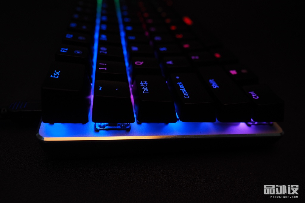 黑爵极客ak33怎么连接电脑,极氪黑爵背光键盘ak33怎么开灯