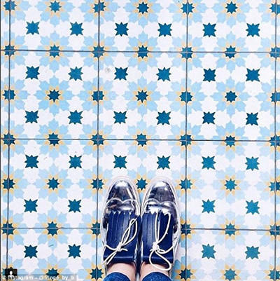 ins兴起晒“名媛脚”，名牌鞋配上好看的地板！屌丝就别来了