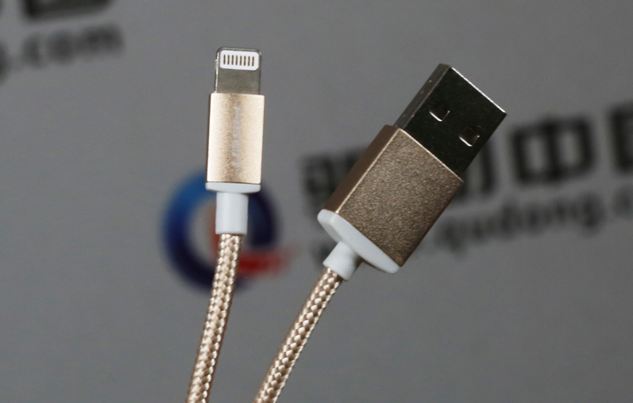 苹果原厂数据线和mfi数据线哪个好,苹果mfi数据线测评
