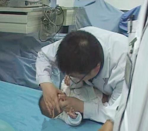 1岁宝宝睡觉张口呼吸,1岁宝宝睡觉呼吸急促并张嘴