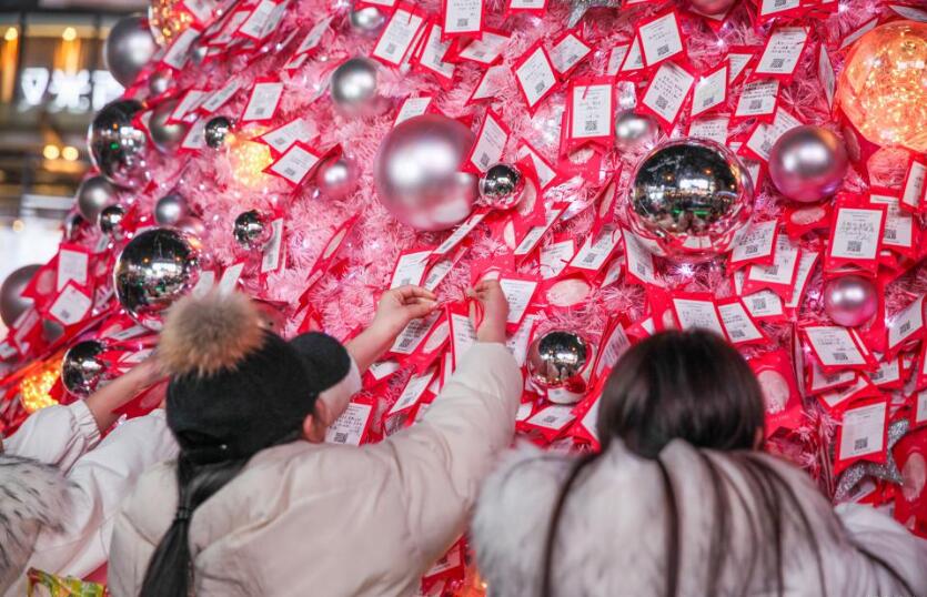 圣诞节热恋生活日记,开着轩逸陪女朋友搜集北京的圣诞树