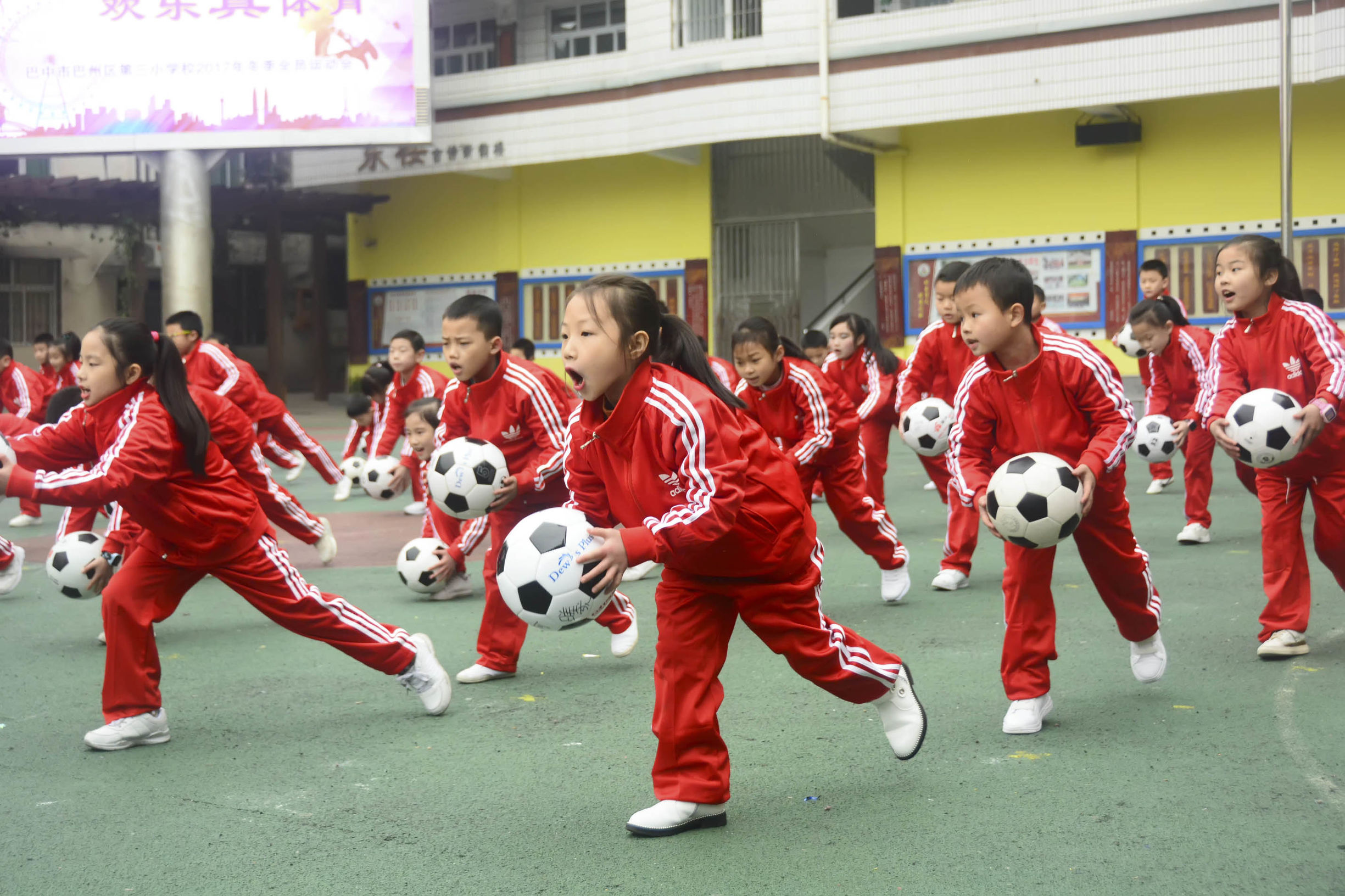 三小校运会啦啦操,巴中市巴州区三小足球操