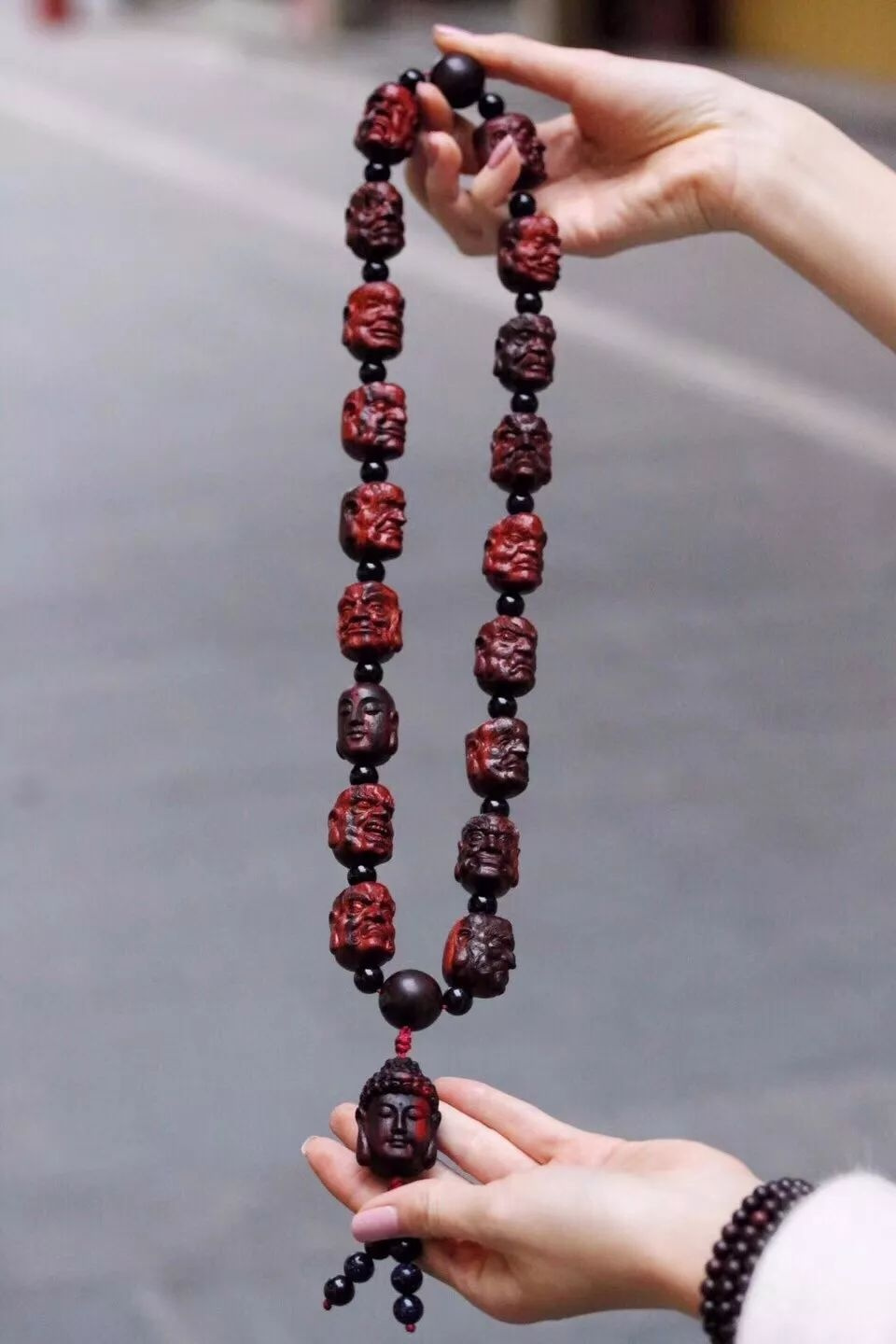 108颗手串四圈太紧三圈太松怎么办,小叶紫檀手串盘玩袋使用方法