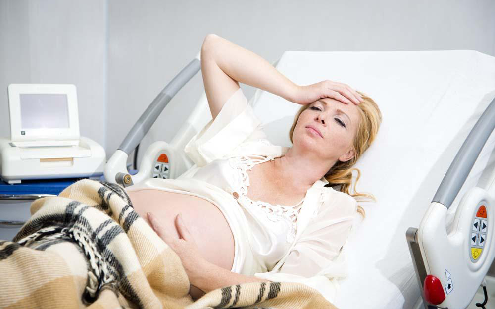 破水了孕妇就不能活动了吗,先破水了不宫缩怎么办