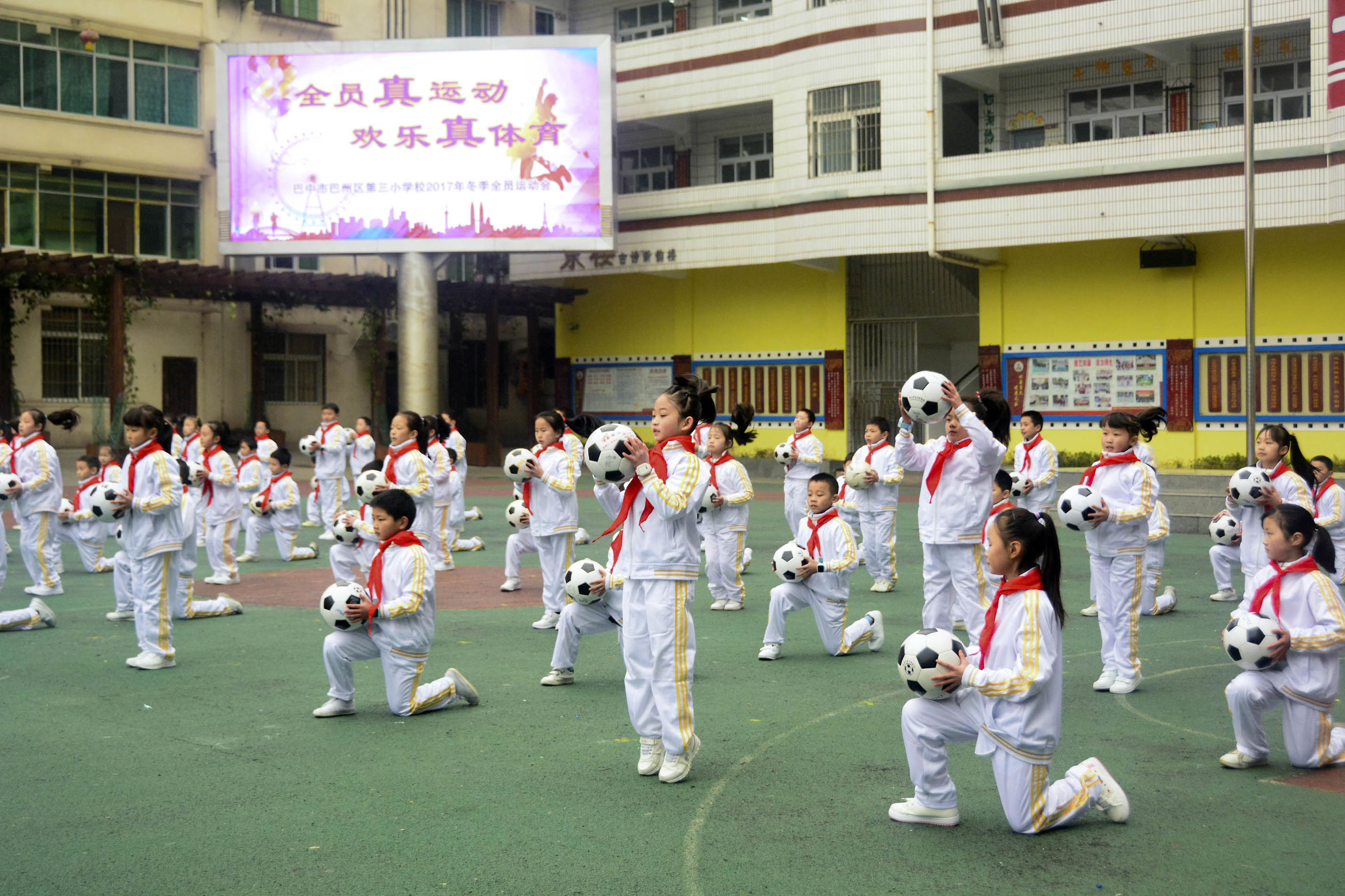三小校运会啦啦操,巴中市巴州区三小足球操