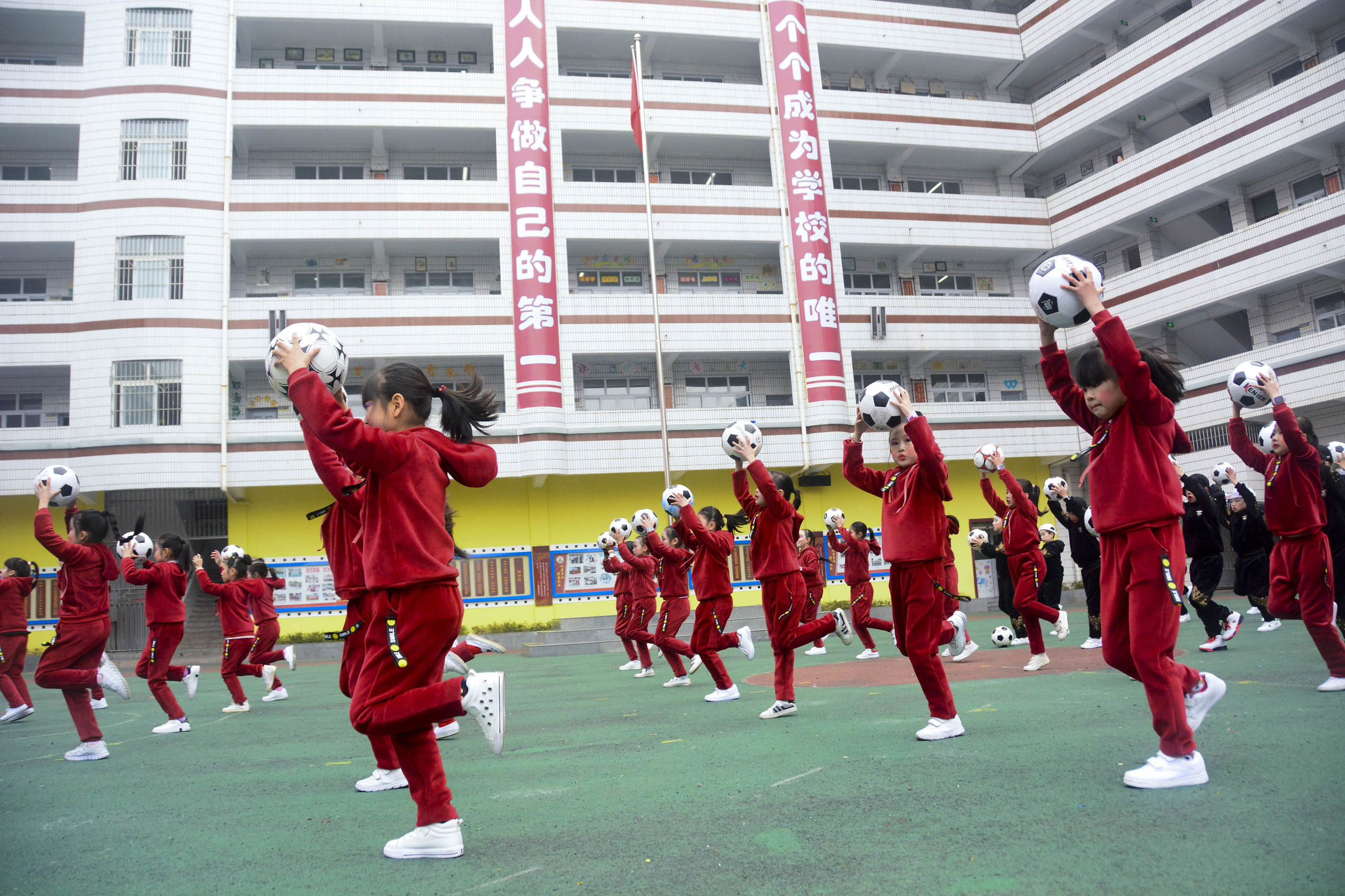 红山区第17小学足球啦啦操,三小校运会啦啦操