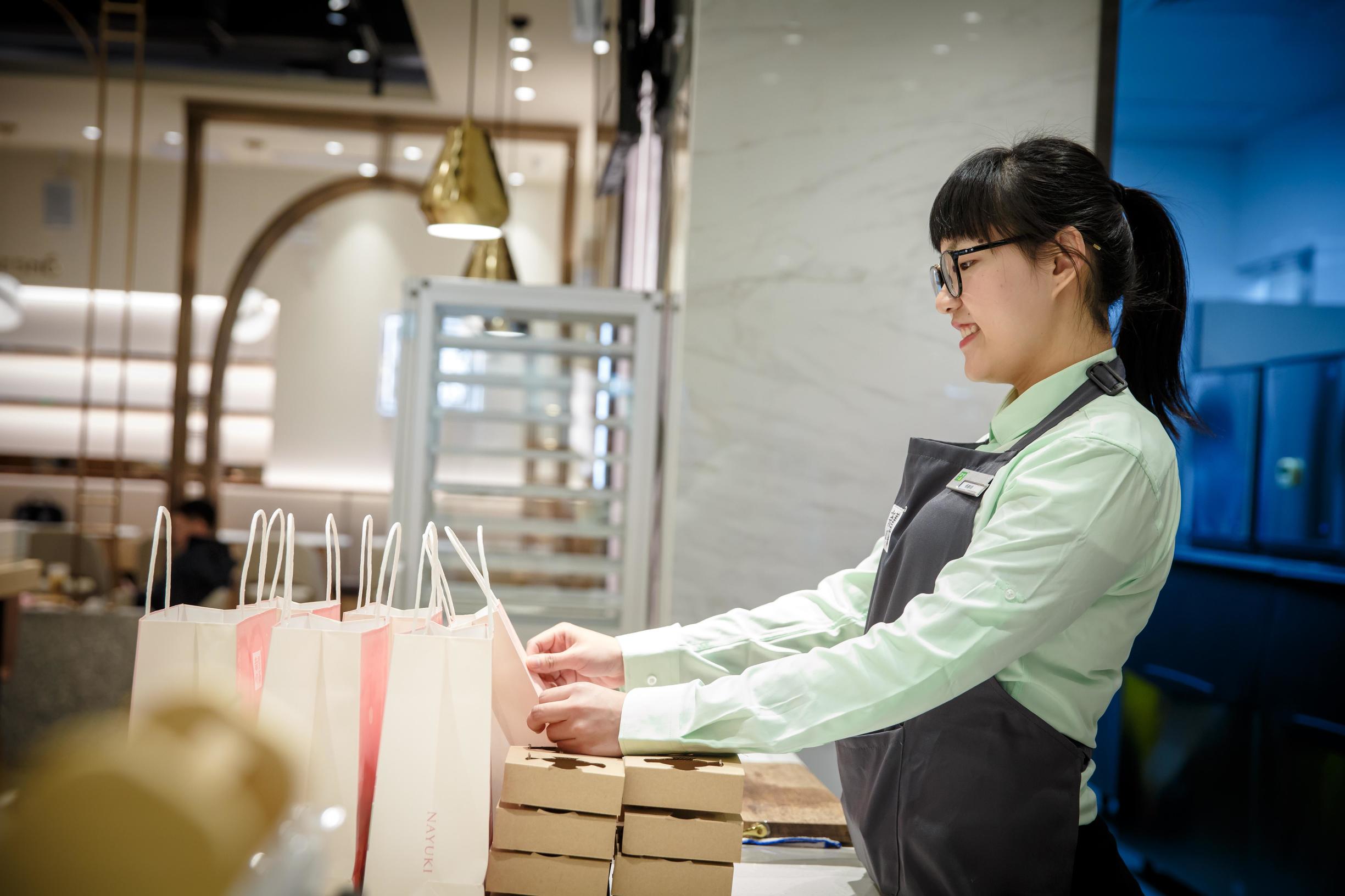 奈雪新店西安,奈雪新店开业9元一杯