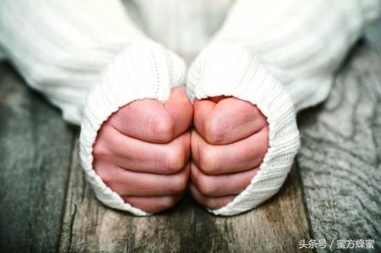 手脚冰冷没人暖,手脚冰凉却没人暖床