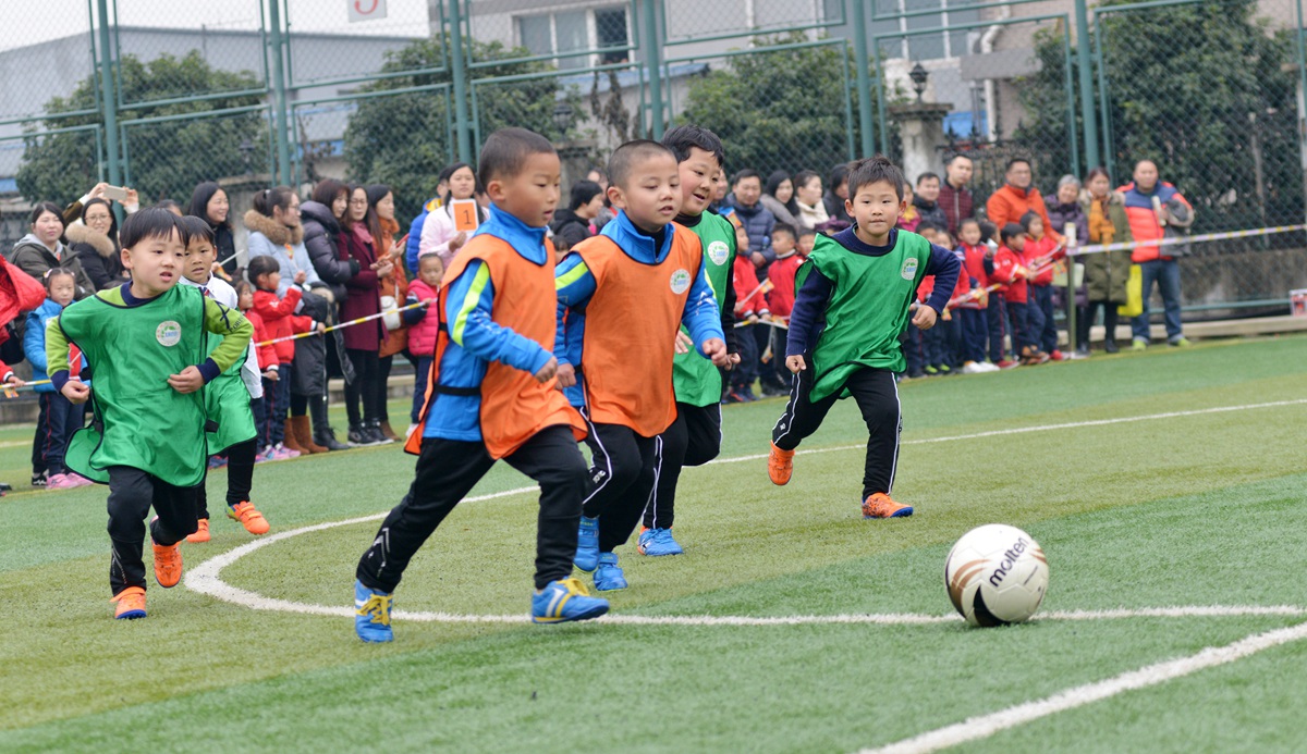江苏太仓：“香花娃娃”显风采校园足球彰魅力